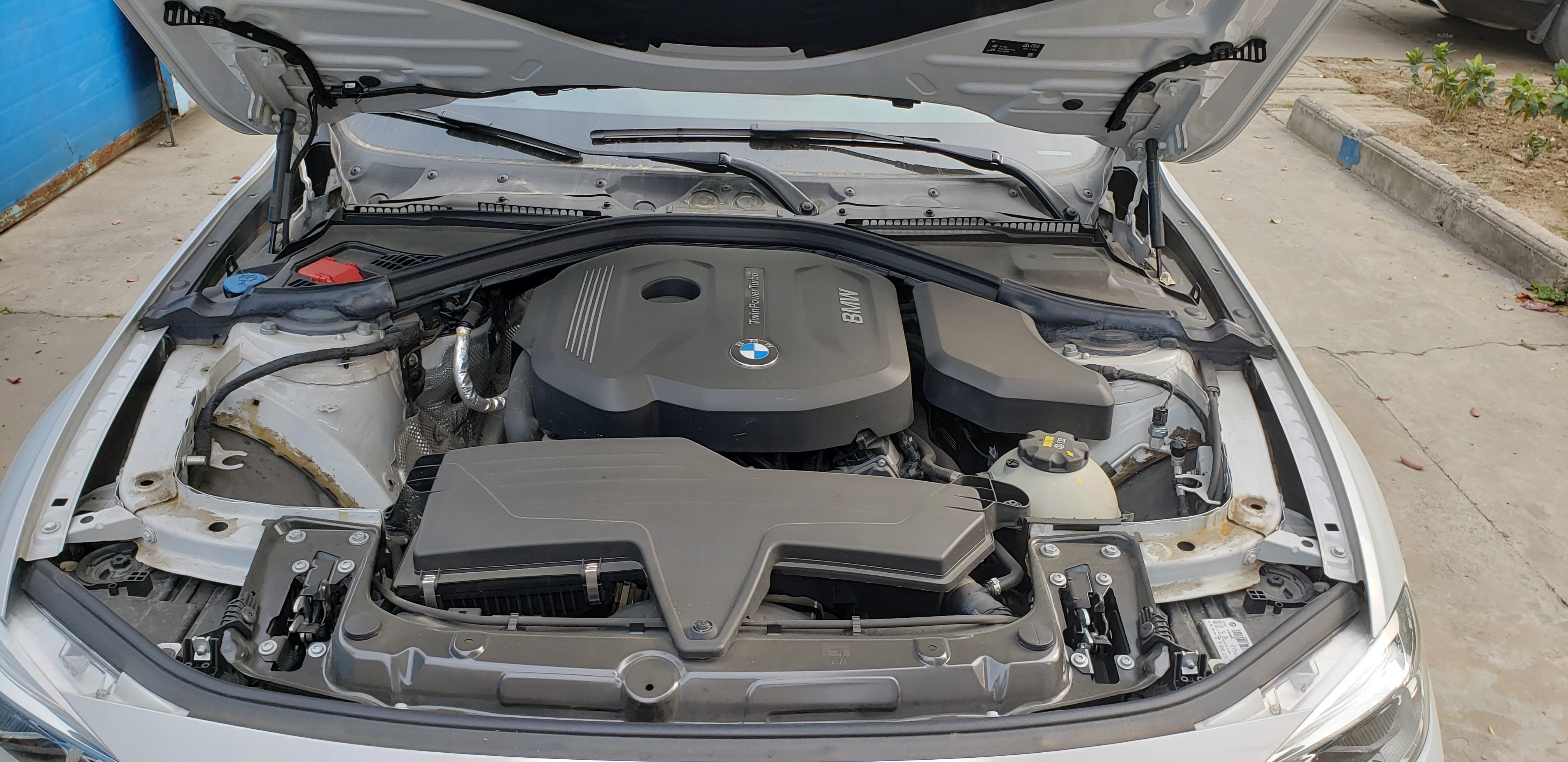 宝马318i跟宝马318li有什么区别,三缸宝马318li百公里加速实测