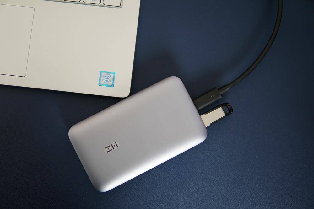 这个移动电源有点“奇葩”，可以给笔记本充电，还能投屏