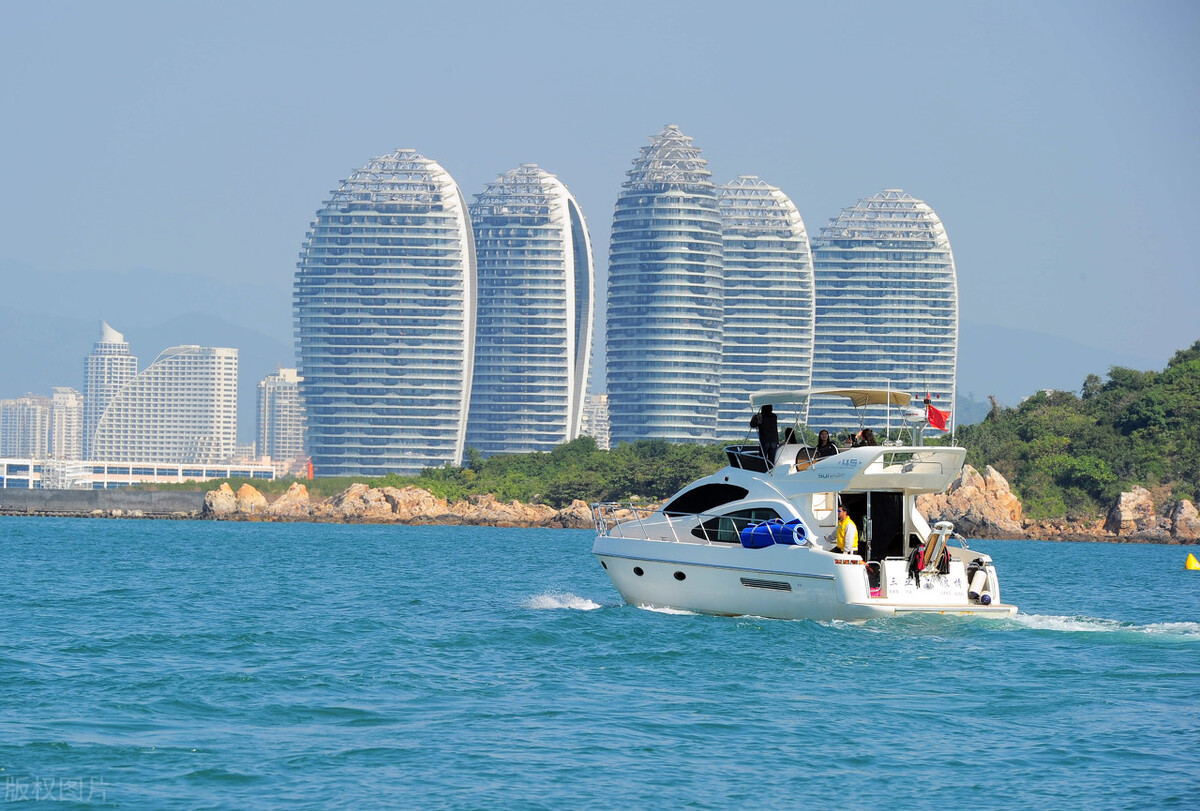 三亚尾波冲浪潜水俱乐部,畅玩三亚5日游游艇出海