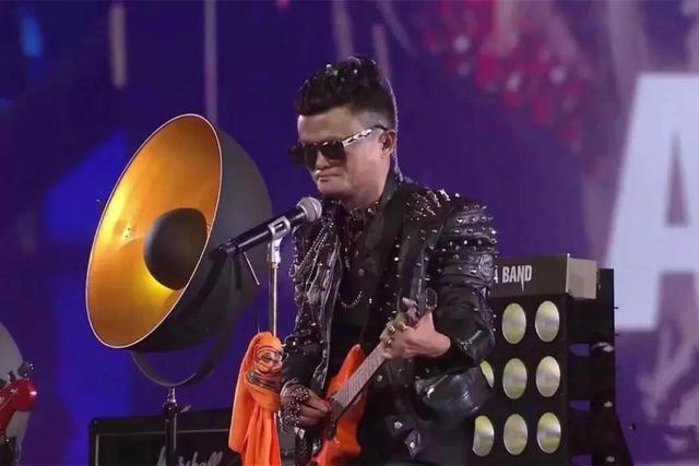 刘强东说京东离天猫还有多远,刘强东京东会超越阿里巴巴吗