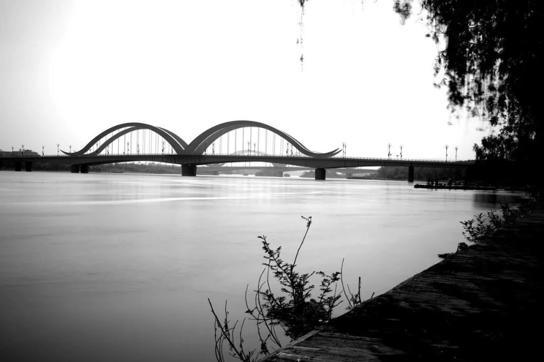 津门网金熙男:宁静的太子河