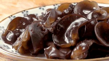 轻微木耳中毒24小时以后自救办法,有毒的木耳吃多了会怎样