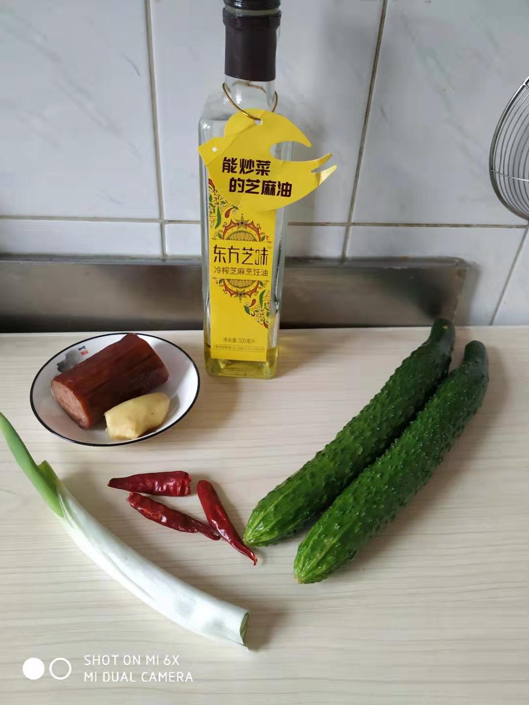 凉拌火腿肠金针菇干豆腐,凉拌火腿肠年夜饭飘香