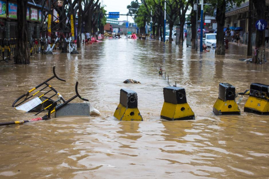 暴雨洪水是何因形成的,大暴雨是什么水平形成的