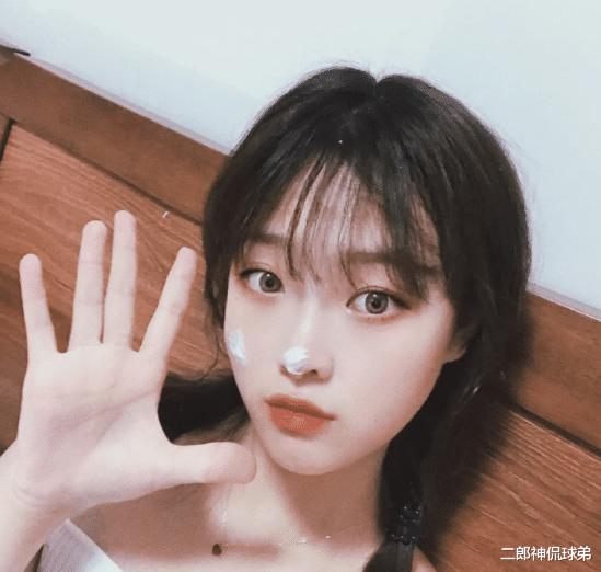 “女朋友新买的衣服上有个洞，这是干啥用的？”保留呼吸的空间