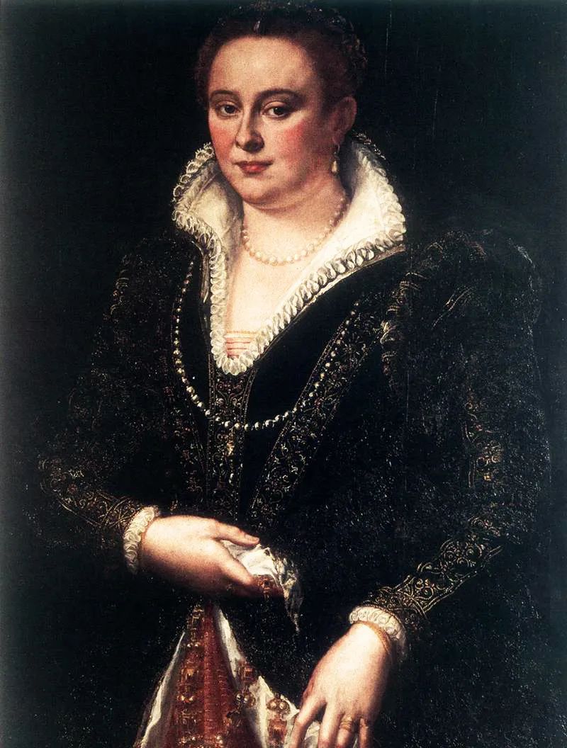 珍珠当牙签，红宝石镶圣经，还是Gucci和香奈儿的灵感缪斯