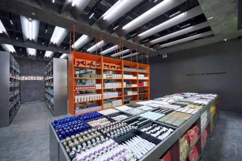 网红直播行业竞争环境分析,网红直播卖货和实体店未来趋势