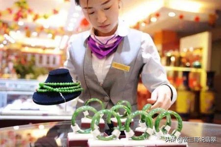 翡翠行家看货手法,翡翠新手怎么买最好