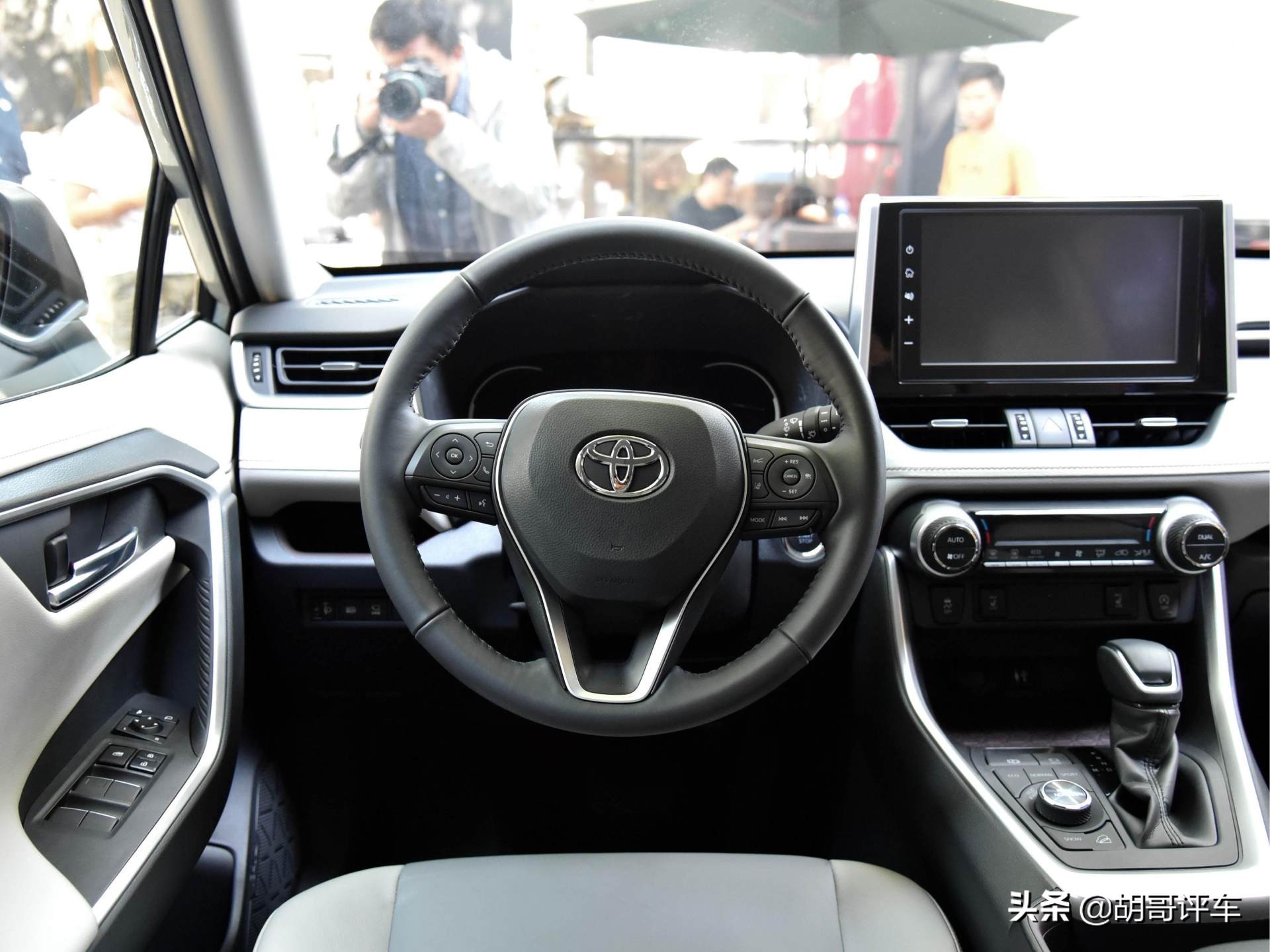 性价比优势碾压同级全新rav4荣放,2.0lrav4四驱试驾