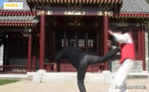 转身扫腿的正确踢法,转身后摆腿实战运用