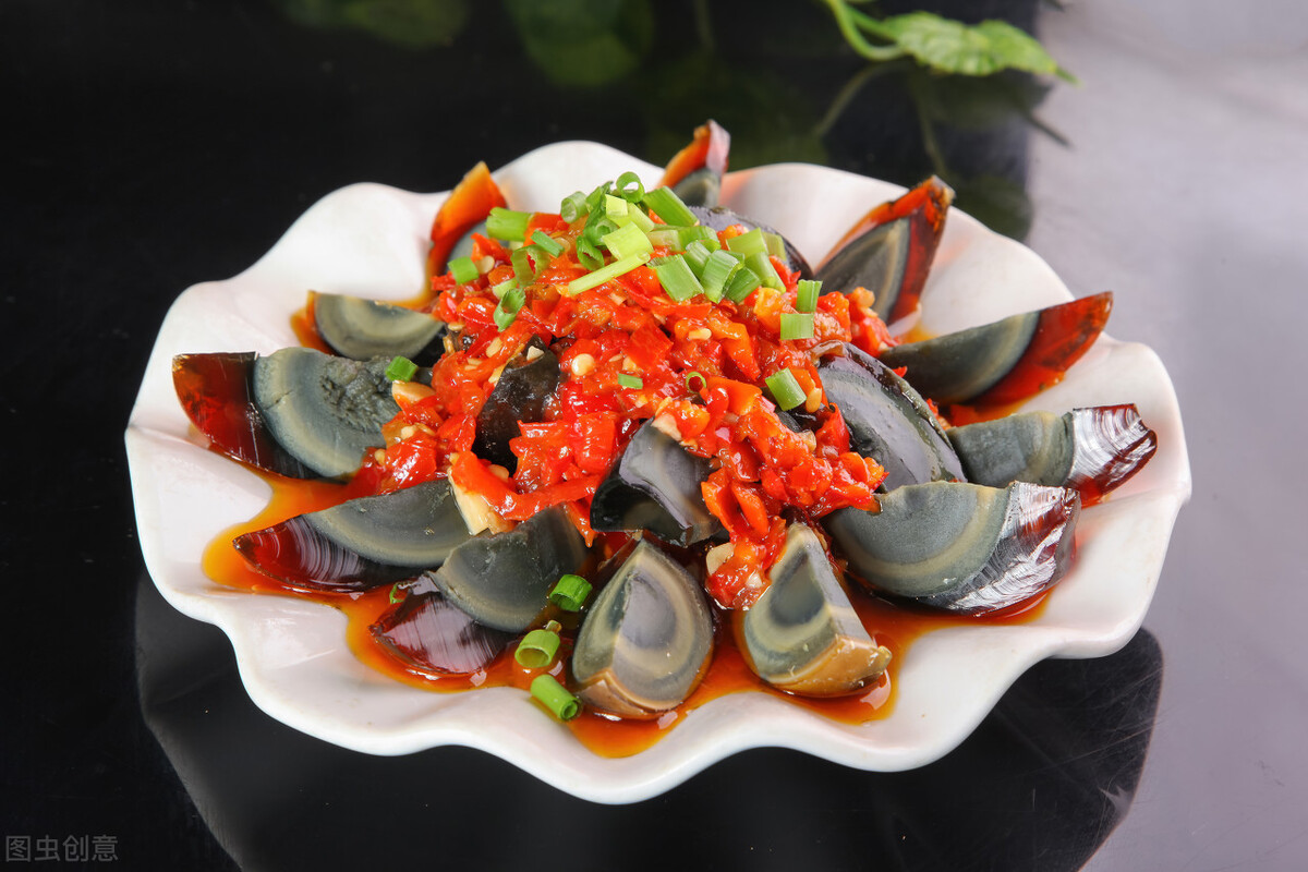 皮蛋有点呛凉拌做法,皮蛋怎么凉拌才入味