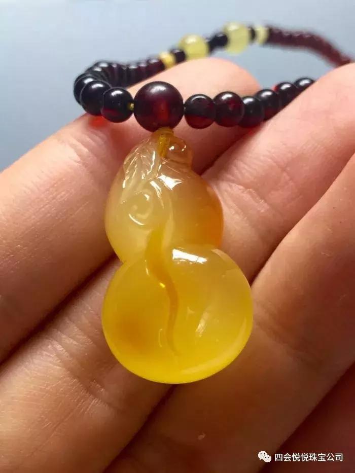 蜜蜡光泽油润,蜜蜡放久了有什么变化