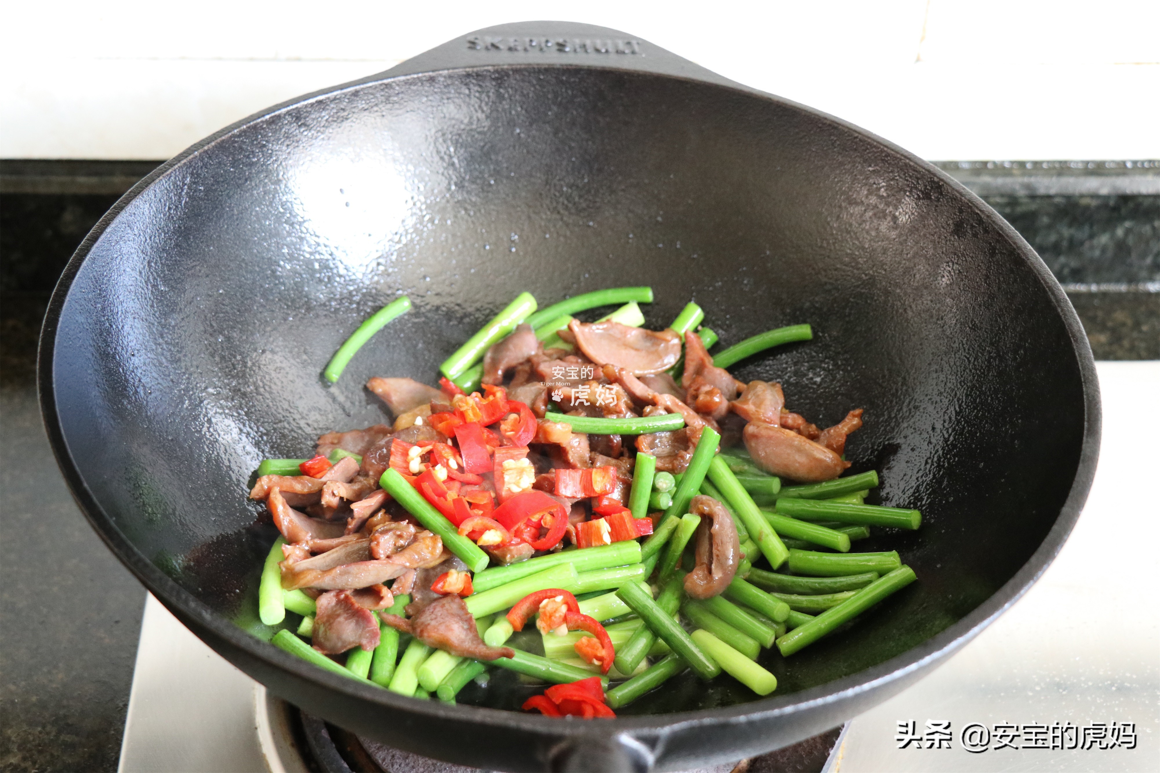 无涂层铁锅怎么养锅,铸铁铁锅怎么养锅才不粘锅