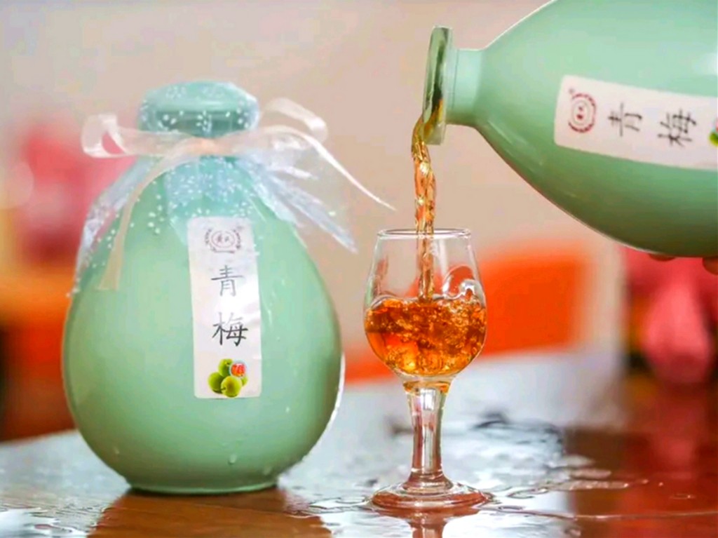自制酸甜可口的杨梅酒高颜值果酒,杨梅酒怎么做才好喝又简单