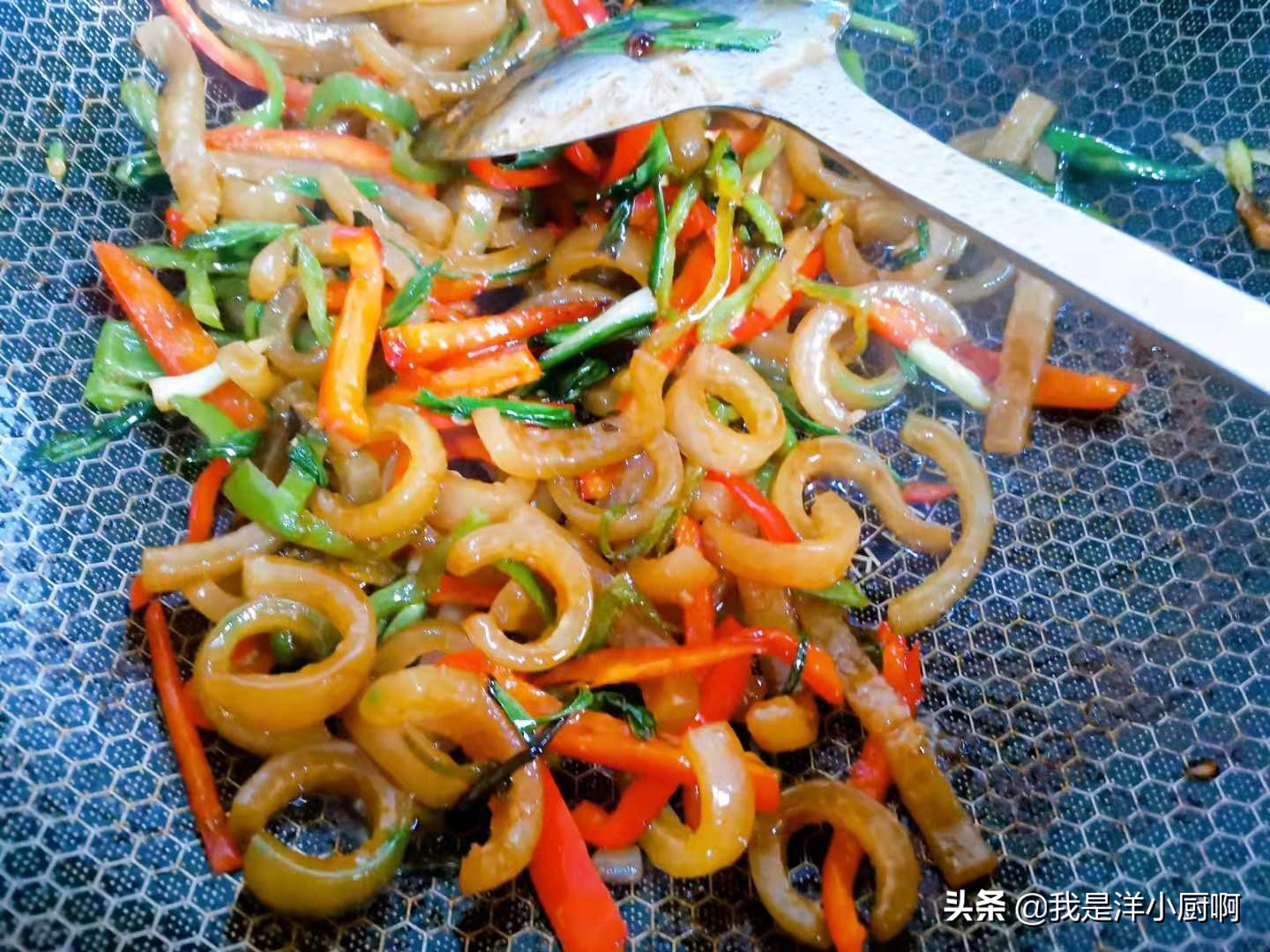 下酒菜脆爽猪皮,猪皮这么做再也不用买下酒菜了