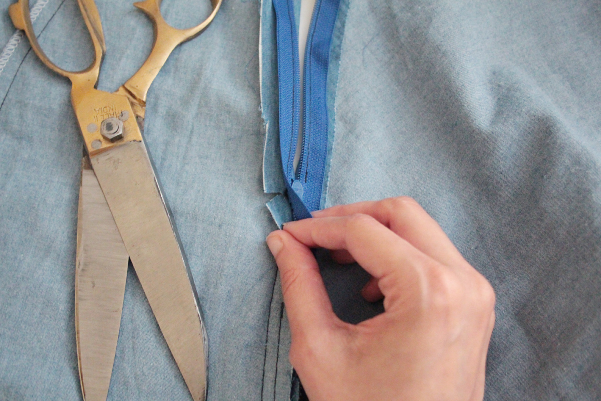 怎么把裙子后面的拉链改成绑带,裙子侧边怎么装拉链最简单方法