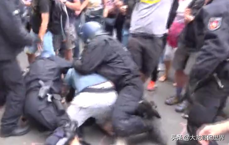 德国警察抓抗议者,德国警察打击骚乱