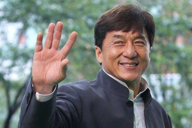 成龙何以如此爱国？成龙的家国情怀，为什么如此至诚至真？