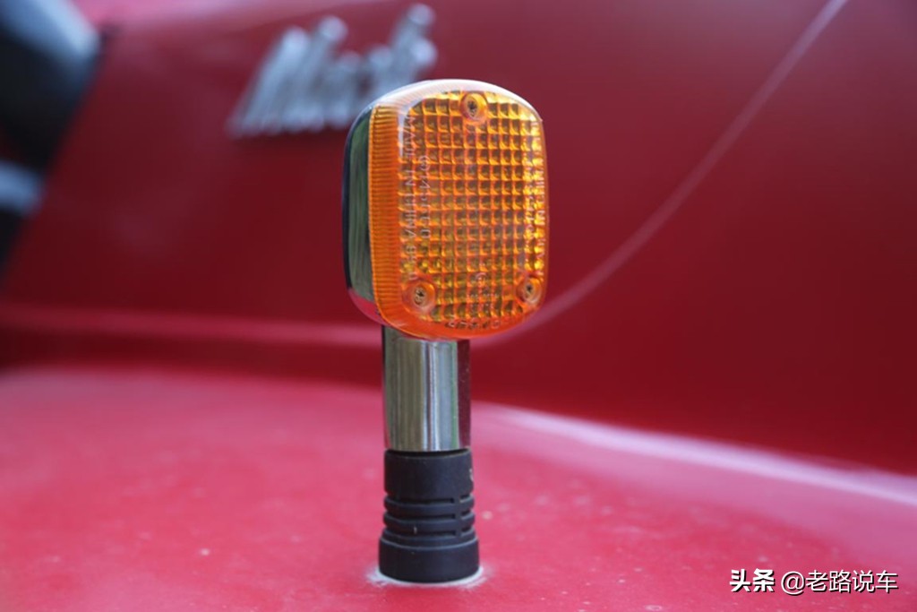 斗牛犬品牌卡车,斗牛犬在汽车上的视频