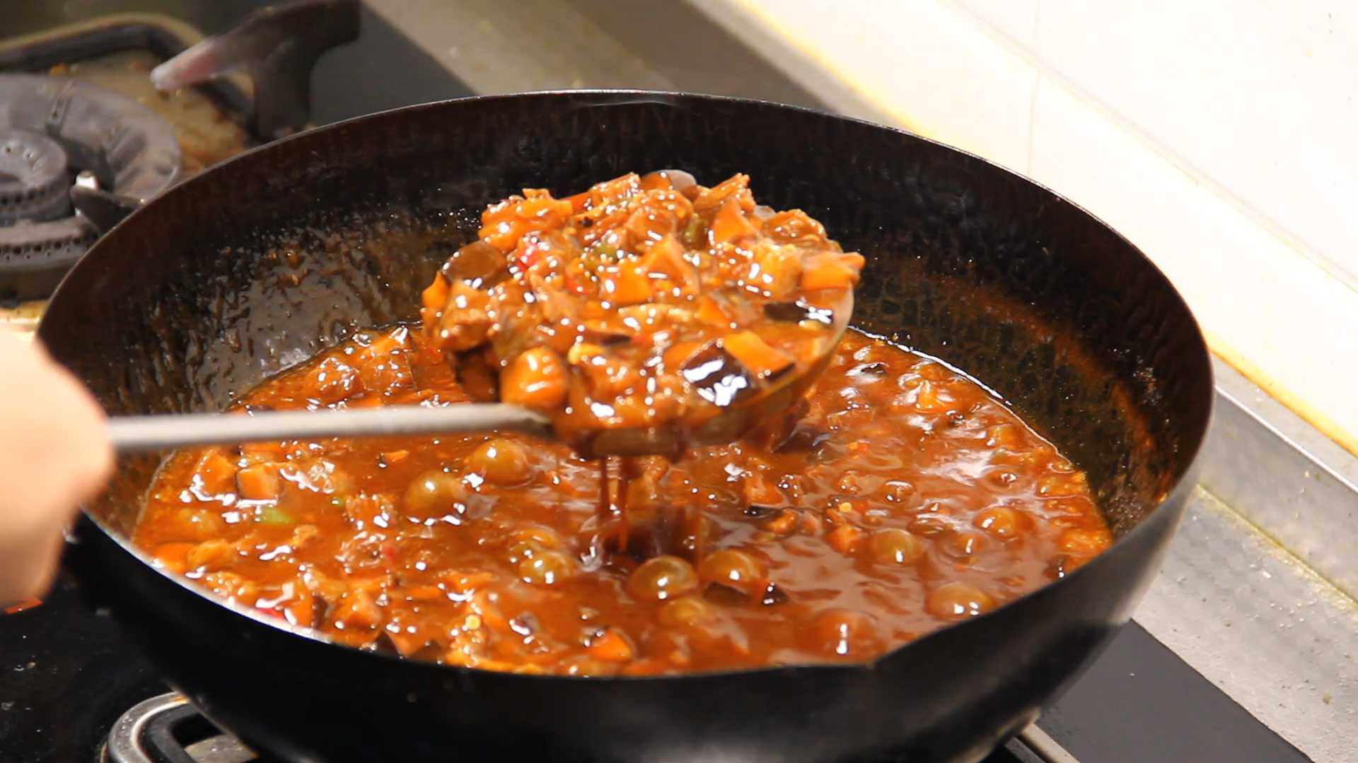 香菇牛肉酱二元一罐,香菇牛肉酱方便携带一小盒