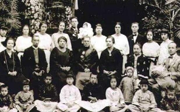 何鸿燊的传奇情史,和5个女人纠缠79年之久,风流半生却无一真爱