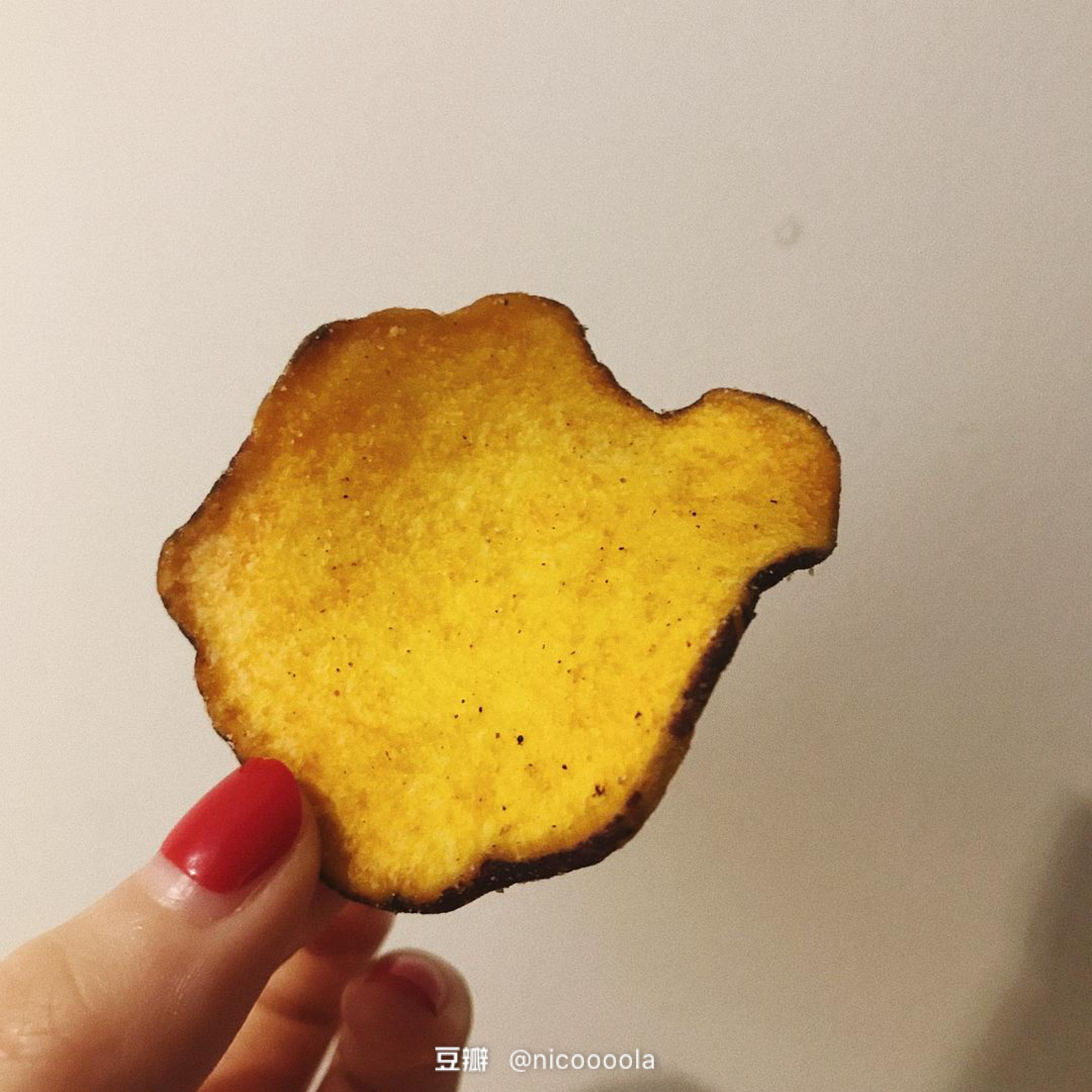 我在办公室的抽屉里，藏了一间小型超市