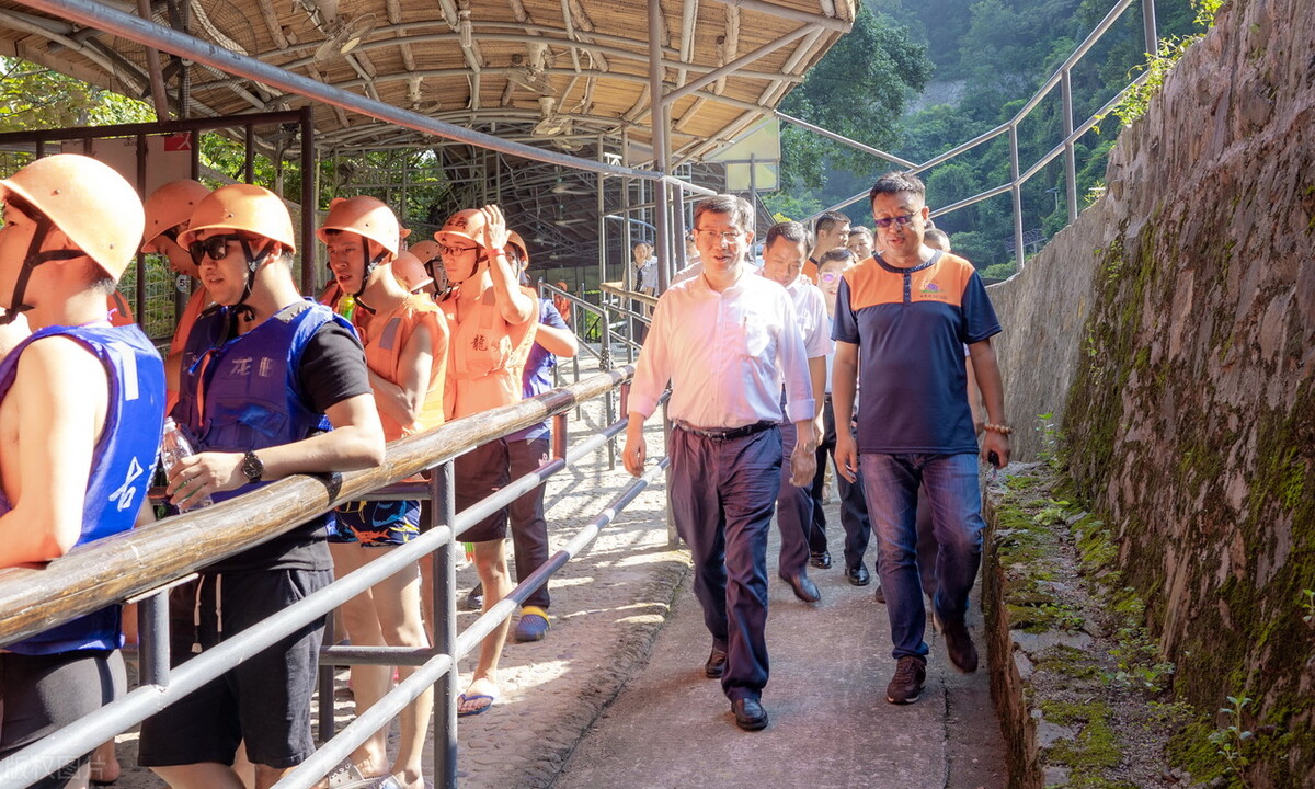 土木工程提桶跑路什么梗,土木专业破局