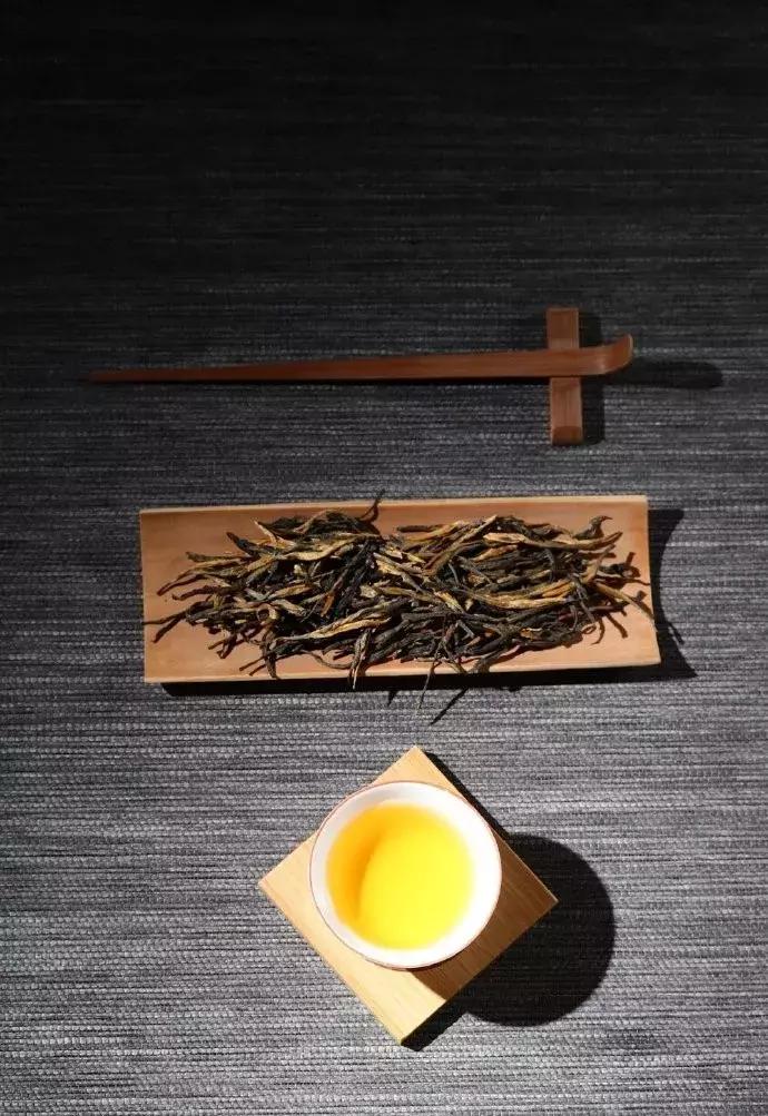 喝红茶有什么好处和坏处,女性朋友一定要多喝洛神花茶