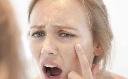 用了很多眼霜还是有黑眼圈？别怪产品太鸡肋，只能说是你没选对