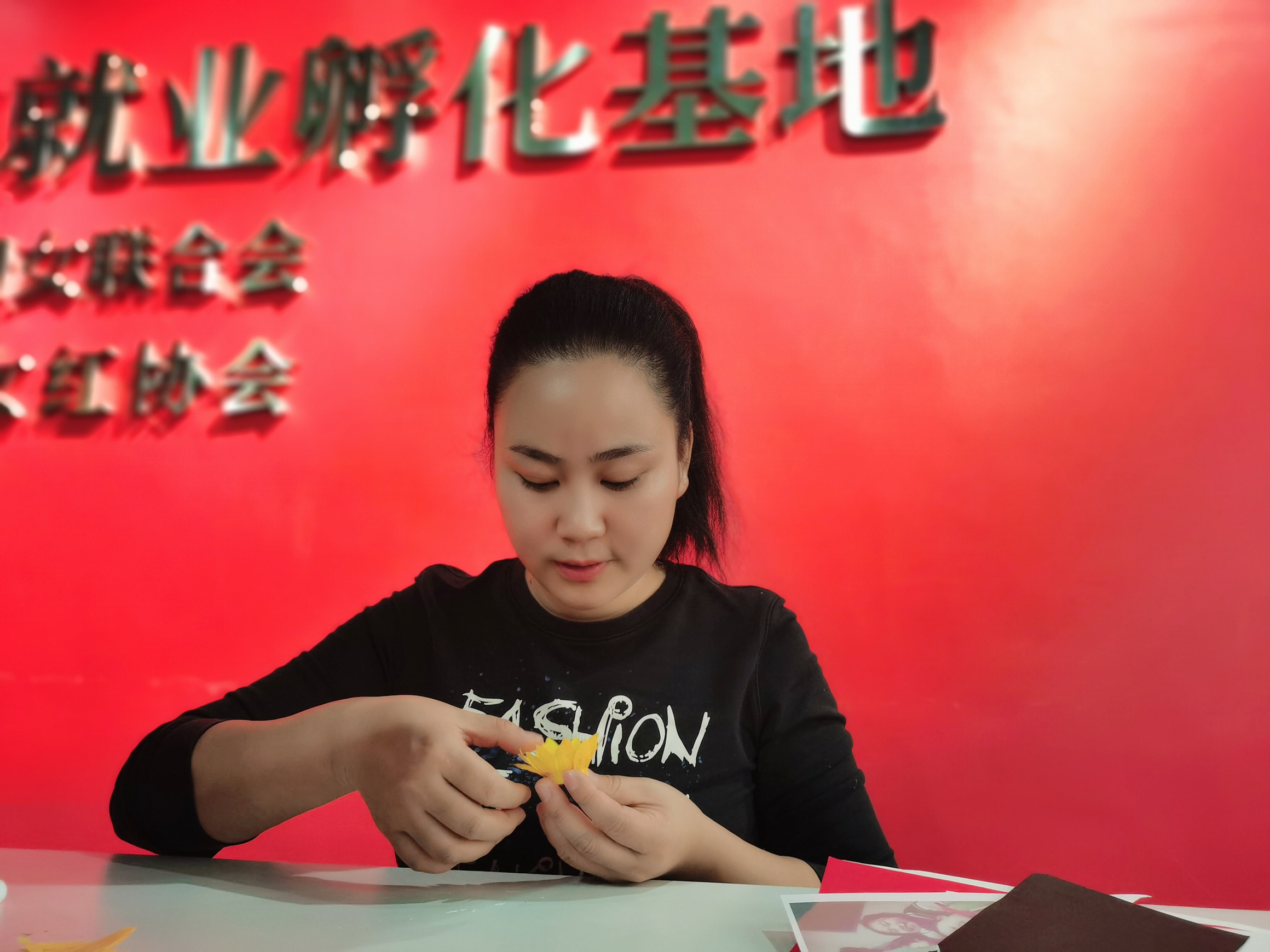 湘妹子手工视频,纸雕创意向日葵