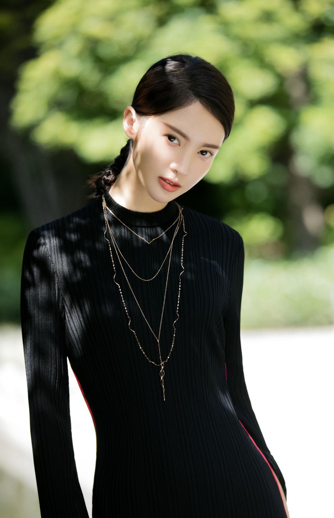 金晨穿高级感连衣裙,金晨的时尚穿搭