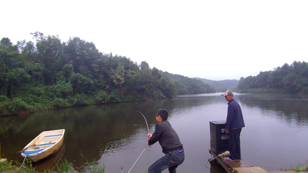 新手小白钓鱼适合什么样的鱼竿,新手买19调还是28调鱼竿好