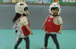 开心一刻:妹子身上的彩绘很逼真