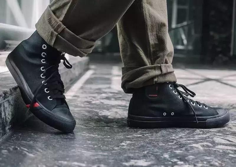 帆布鞋并不是人人都适合,匡威的帆布鞋和普通帆布鞋的区别