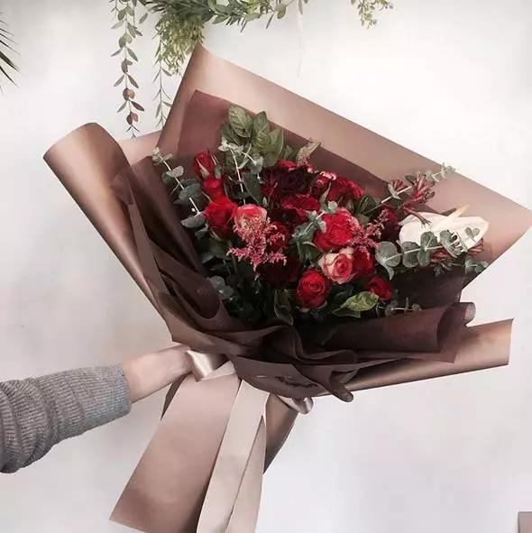 520给女朋友送花视频原声,520给女朋友送花小惊喜