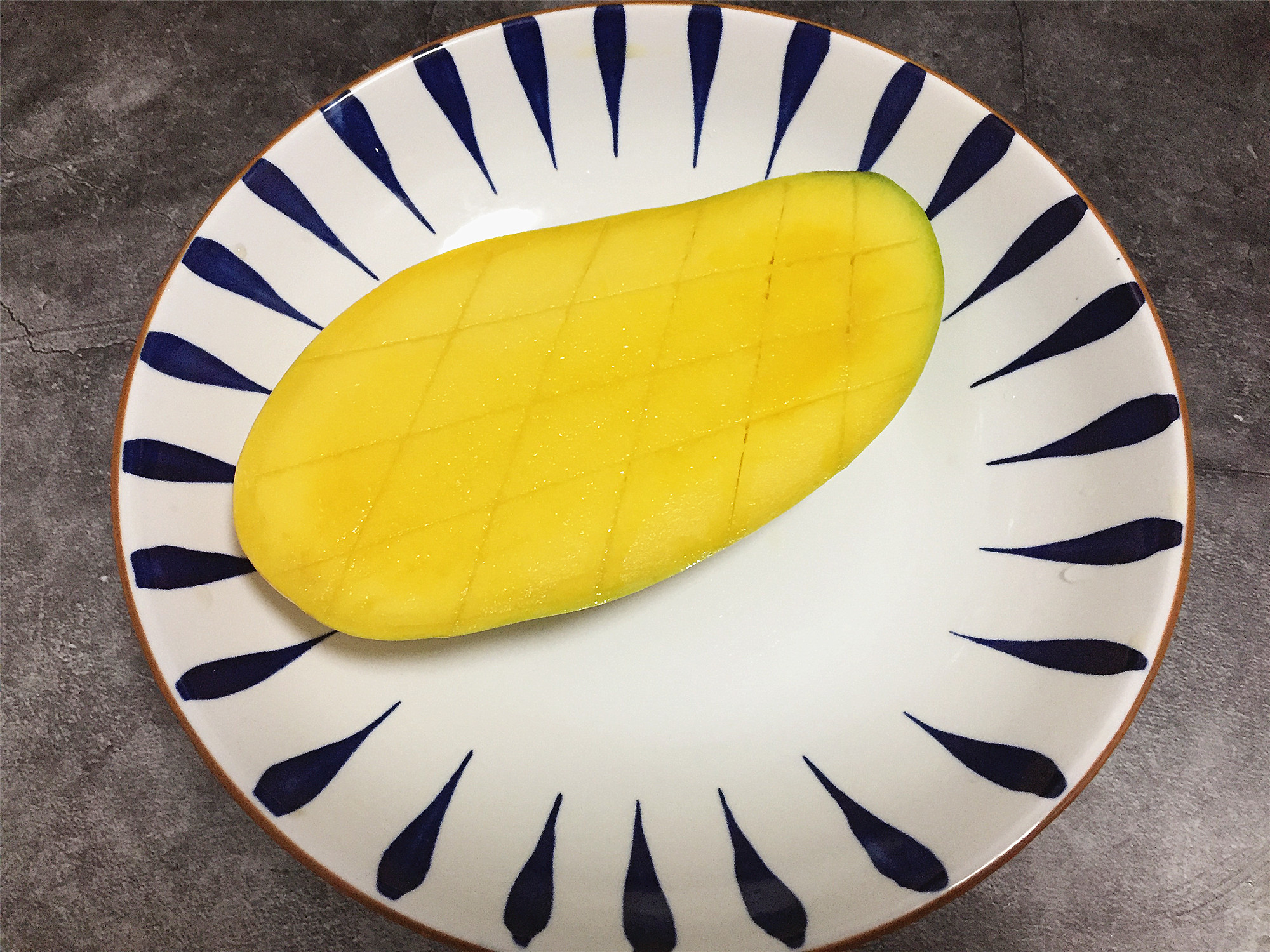 芒果最简单的切法是什么,怎样切芒果才是最正确的切法