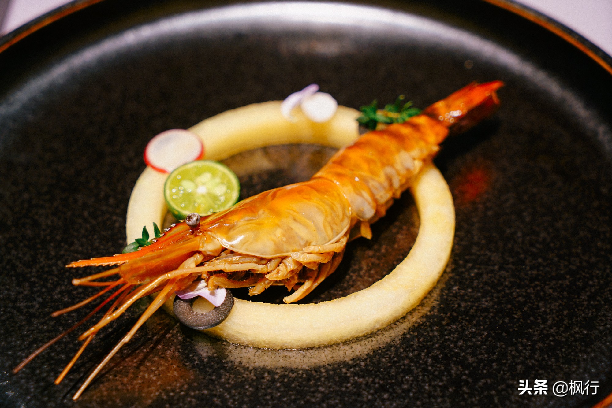 这家北京二环内的粤菜馆，装修获大奖，松板肉、乳鸽、罗氏虾惊艳