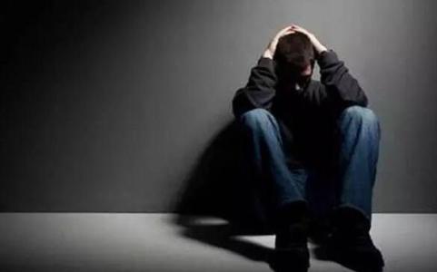 朋友抑郁想自杀,我该怎么办?心理学家:3个步骤挽回悲剧