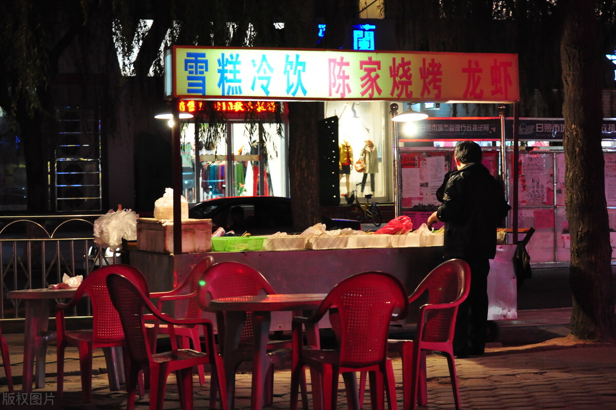 卖烧烤怎么一年赚100万,夫妇摆摊卖烧烤一年赚40w