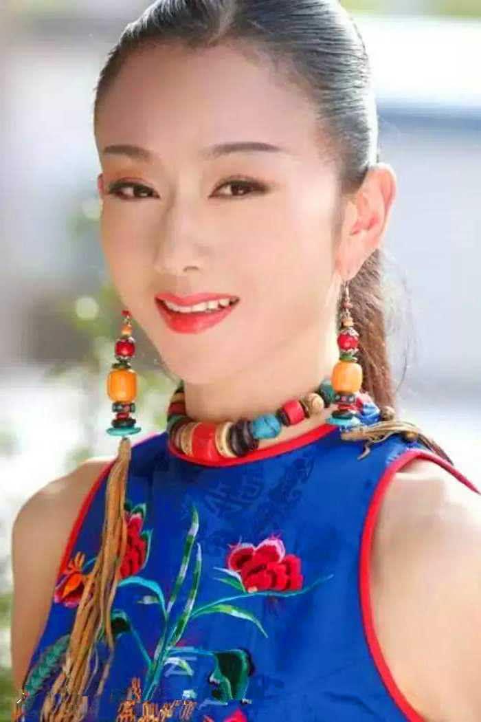 杨丽萍3500万宫殿被封后再营业，最低消费100元每小时惹争议