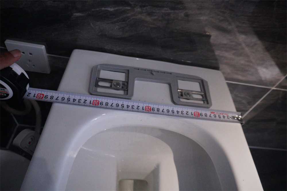 壁挂马桶怎么安装方便后期维修 (壁挂马桶马桶盖松动)