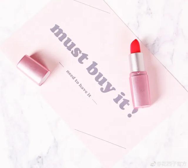 李佳琦捧火的花西子彩妆品牌，它的国潮风包装设计很赞！