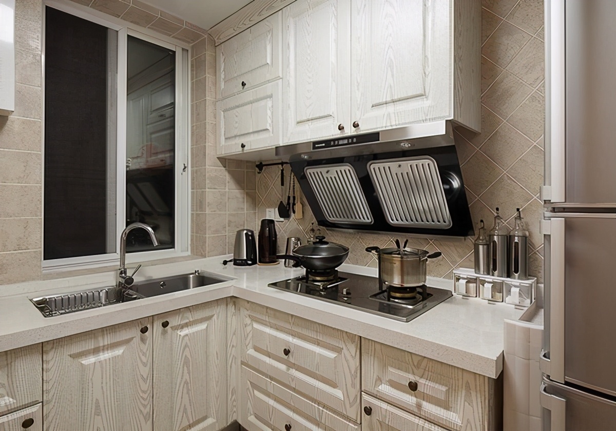 油烟机顶吸式和侧吸式哪个好清洗,顶吸式和侧吸式油烟机哪个声音小