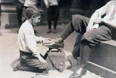 比尔盖茨崇拜的洛克菲勒 (比尔盖茨在哪里谈到洛克菲勒)