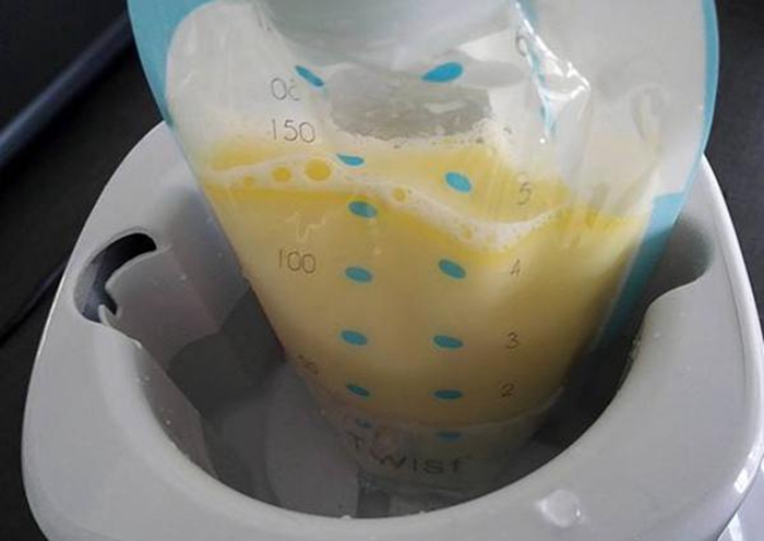 冰冻母乳袋怎么解冻给孩子喝,冰冻母乳该怎么解冻给娃喝好