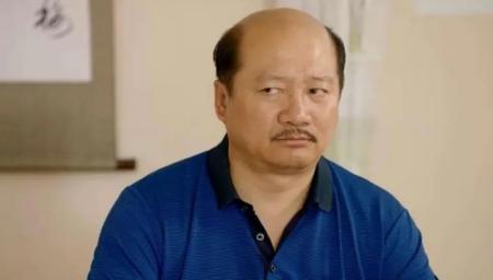 90后阿秋一夜爆红,骑行1年秒变谢广坤,网友:都经历了什么?