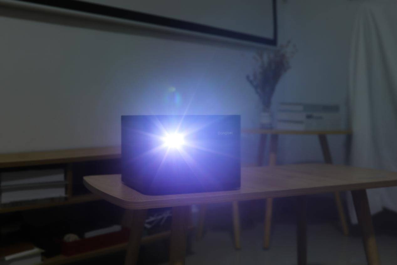 萌新扫盲贴:家用投影仪与商务投影仪的区别在那,别傻傻分不清