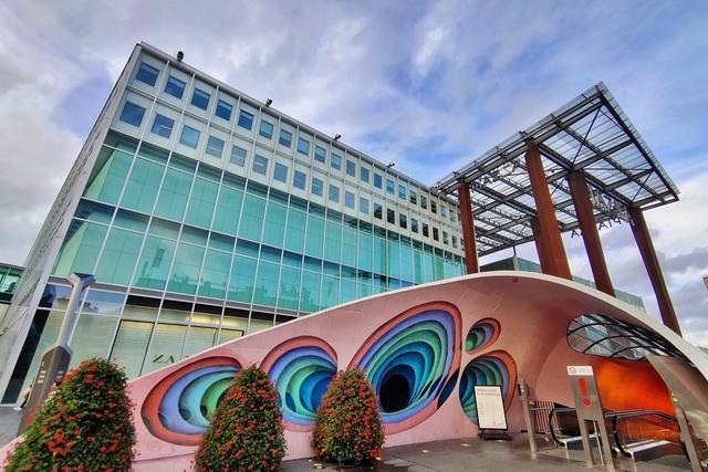 荷兰各城市足球队,荷兰总人口和总面积多少