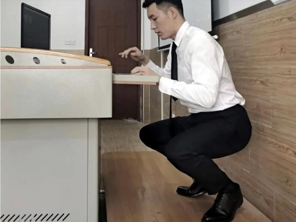 学生偷拍老师尴尬瞬间,学生偷拍老师搞笑图片