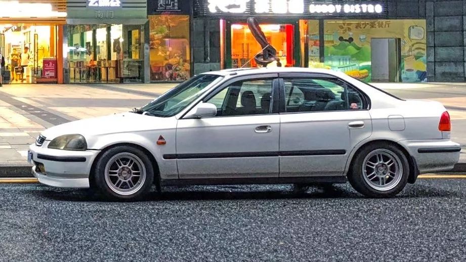 本田思域最畅销的一款,售价12万的本田思域